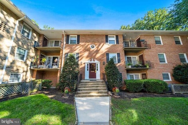 property at 3790 Lyndhurst Dr