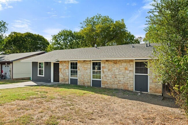7000 Carwill Dr in Austin, TX - Building Photo - Building Photo