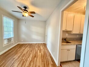 517 13th St, Unit C in Sacramento, CA - Foto de edificio - Building Photo