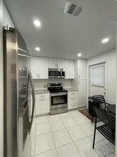 2751 N Palm Aire Dr, Unit 304 in Pompano Beach, FL - Building Photo - Building Photo