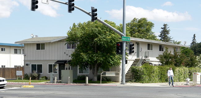 5095 Clayton Rd in Concord, CA - Building Photo - Building Photo