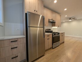 5042 N Wolcott Ave, Unit 1 Apartments