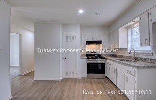 6 Parkridge Dr in Sherwood, AR - Building Photo