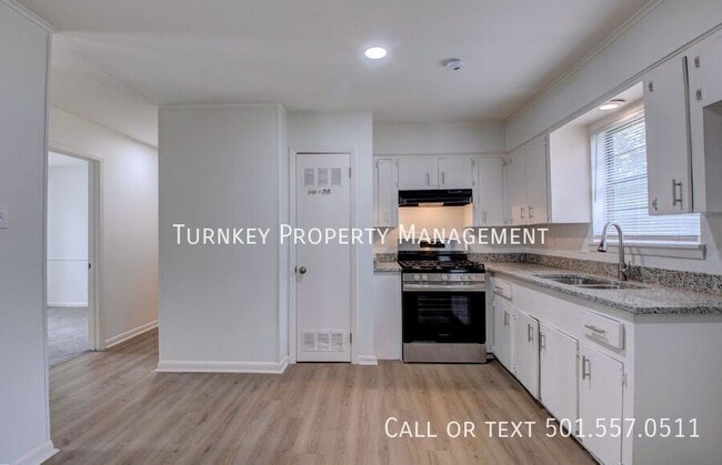 property at 6 Parkridge Dr