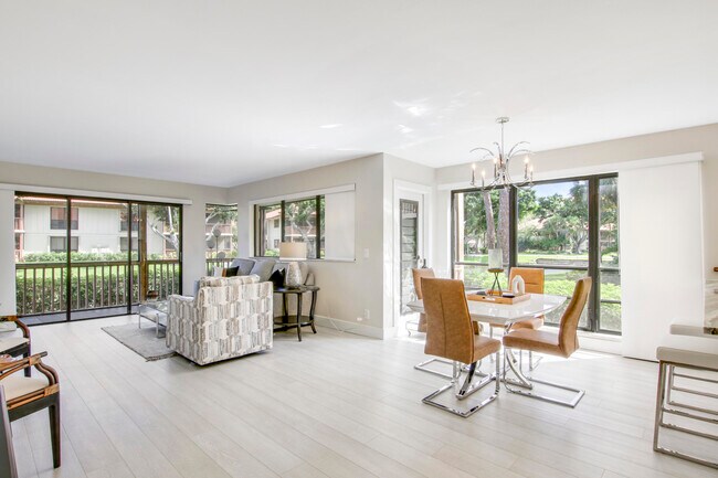 512 Brackenwood Pl in Palm Beach Gardens, FL - Building Photo - Building Photo
