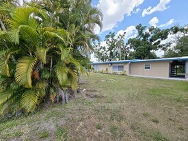 69 E Mariana Ave in North Fort Myers, FL - Building Photo
