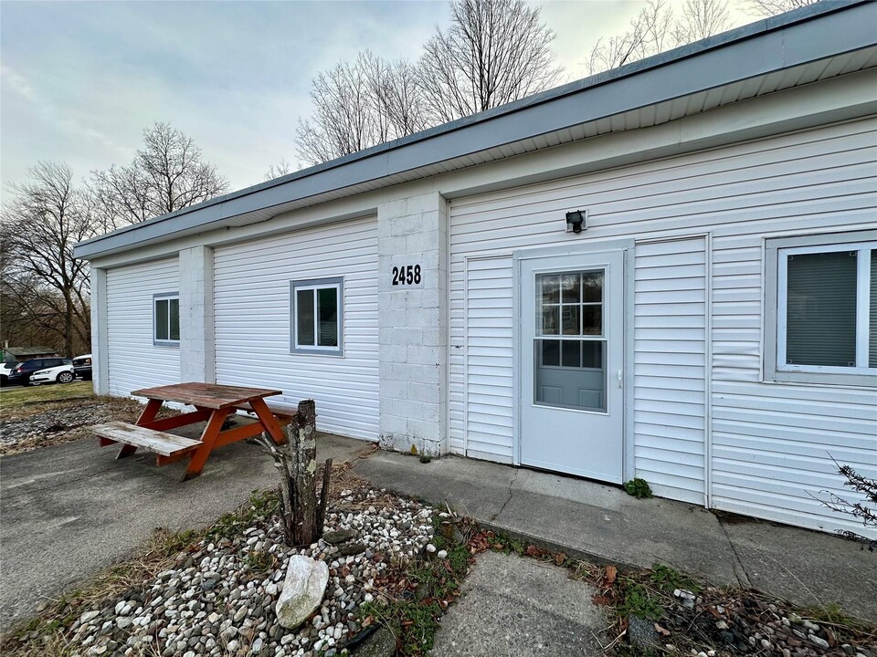 2458 NY-302 in Middletown, NY - Building Photo