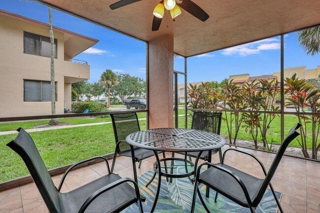 12641 Westhampton Cir, Unit C311 in Wellington, FL - Foto de edificio - Building Photo