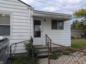 23245 Ford St, Unit 2101 in Roseville, MI - Building Photo