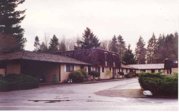 Pinewood Apartments in Canby, OR - Foto de edificio