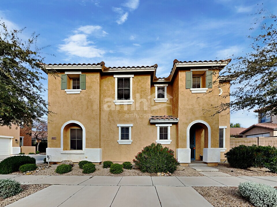 3860 E Flower St in Gilbert, AZ - Foto de edificio