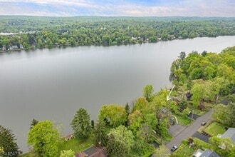 121 Bearfort Rd in West Milford, NJ - Building Photo - Building Photo