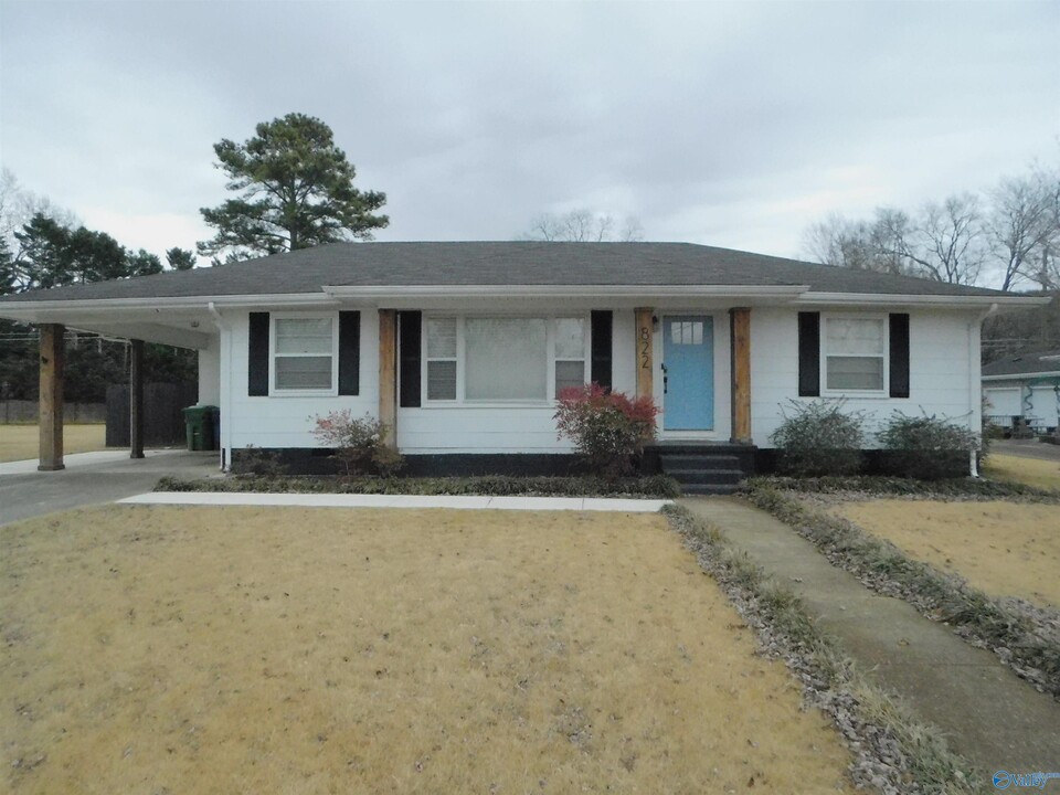 822 Giles Dr NE in Huntsville, AL - Building Photo