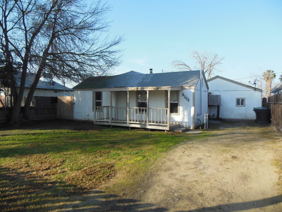 2063 Beachwood Dr in Merced, CA - Foto de edificio