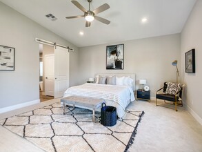 8031 N 14th Pl in Phoenix, AZ - Foto de edificio - Building Photo