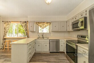 1735 Bridgewater Dr in Fairbanks, AK - Building Photo - Building Photo