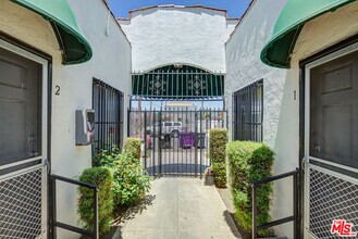 324 E Esther St in Long Beach, CA - Building Photo - Building Photo