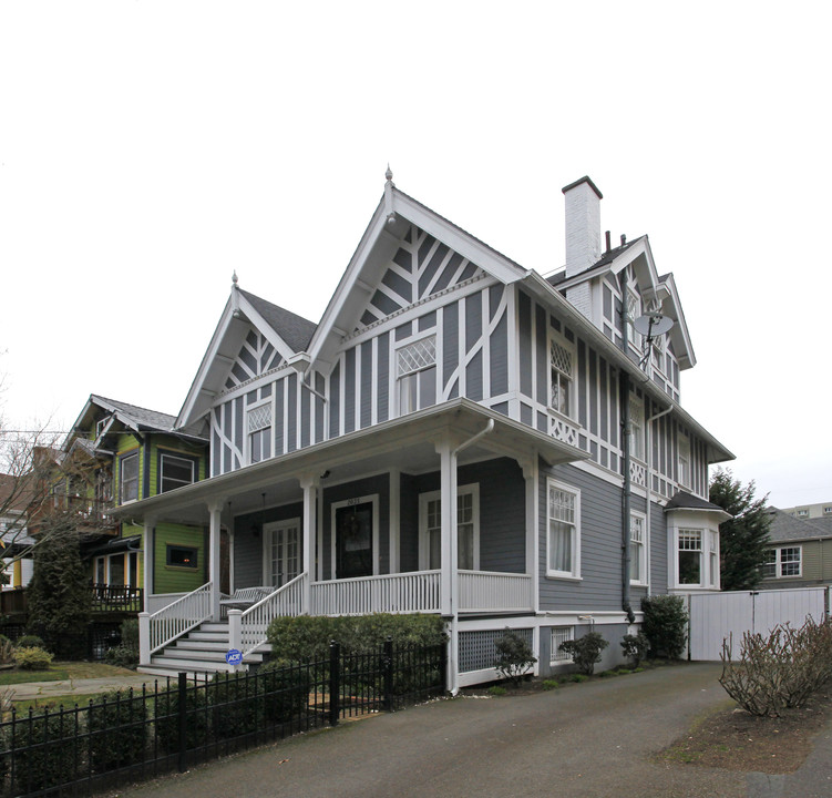 2035 NW Kearney St in Portland, OR - Building Photo