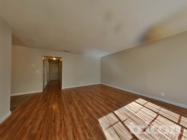 402 E Pacific Ave in Fairfield, CA - Building Photo - Building Photo