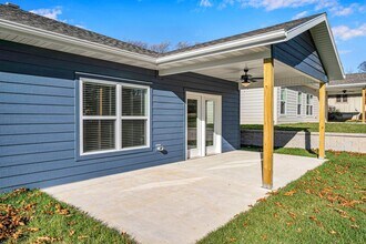 654 S Mission Ave in Springfield, MO - Building Photo - Building Photo