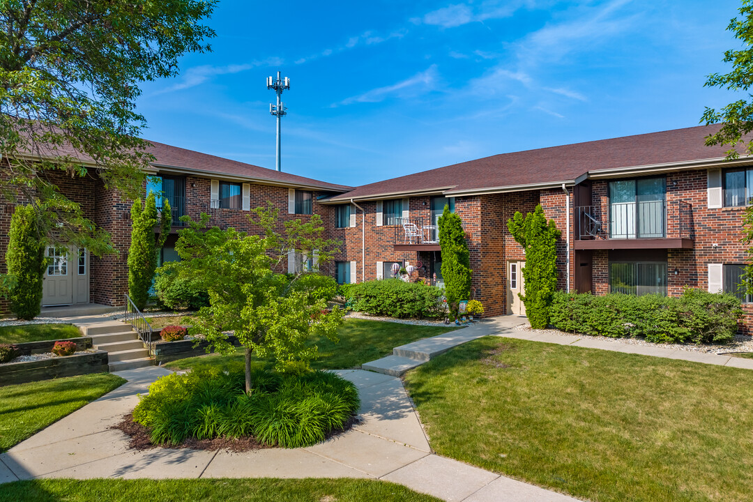 Westchester Apartments in Kenosha, WI - Foto de edificio