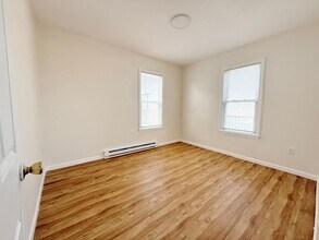 70 Lindley St in Bridgeport, CT - Foto de edificio - Building Photo