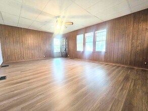 12 S Plum St in Hutchinson, KS - Building Photo - Building Photo