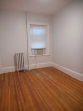 553 Brookline Ave, Unit 1 in Brookline, MA - Foto de edificio - Building Photo