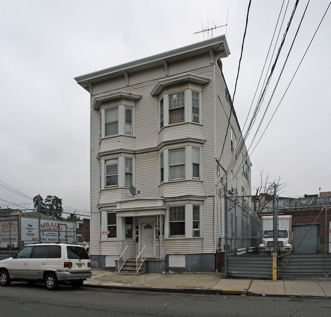 168 Sherman Ave in Newark, NJ - Foto de edificio - Building Photo