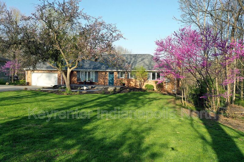 10120 Spring Mill Rd in Indianapolis, IN - Building Photo