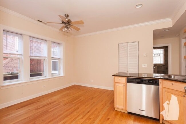 3254 N Clifton Ave, Unit W1 in Chicago, IL - Building Photo - Building Photo