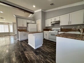 870 Centaur Ave in Las Vegas, NV - Building Photo - Building Photo