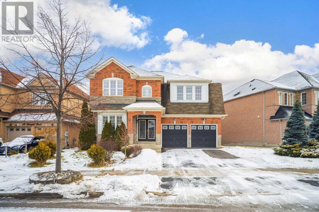 17 Sparhill St in Brampton, ON - Building Photo
