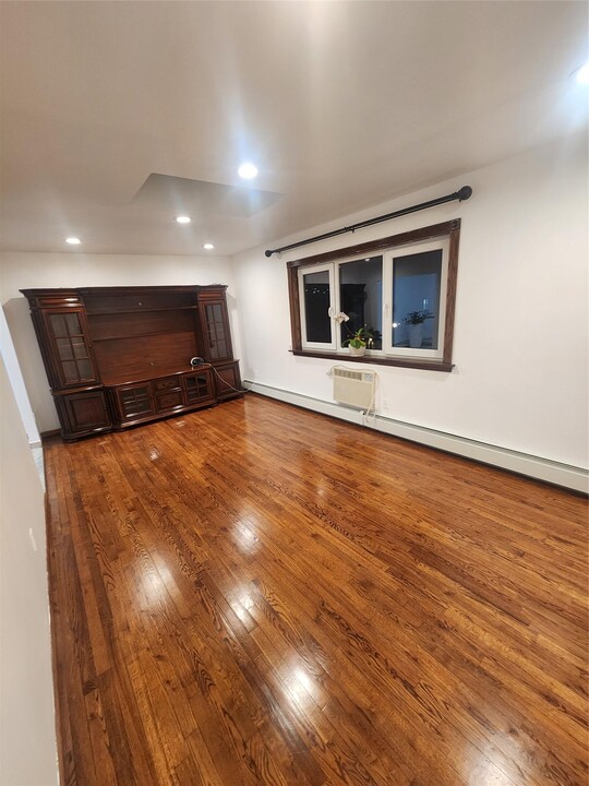 62-35 62nd Rd in Queens, NY - Foto de edificio