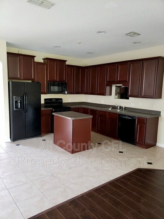 10481 Eastpark Woods Dr in Orlando, FL - Building Photo