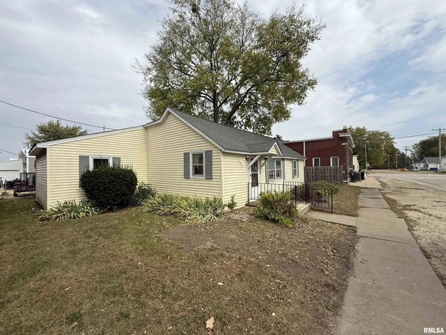 104 W Bennett St in McCausland, IA - Foto de edificio - Building Photo