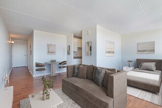 Lakeview Residences in Aurora, IL - Building Photo - Building Photo