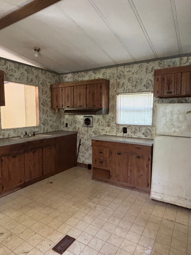 1822 Covington Ln NE in Brookhaven, MS - Building Photo - Building Photo