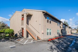 Glacier Park Apartments in Bellingham, WA - Building Photo - Building Photo
