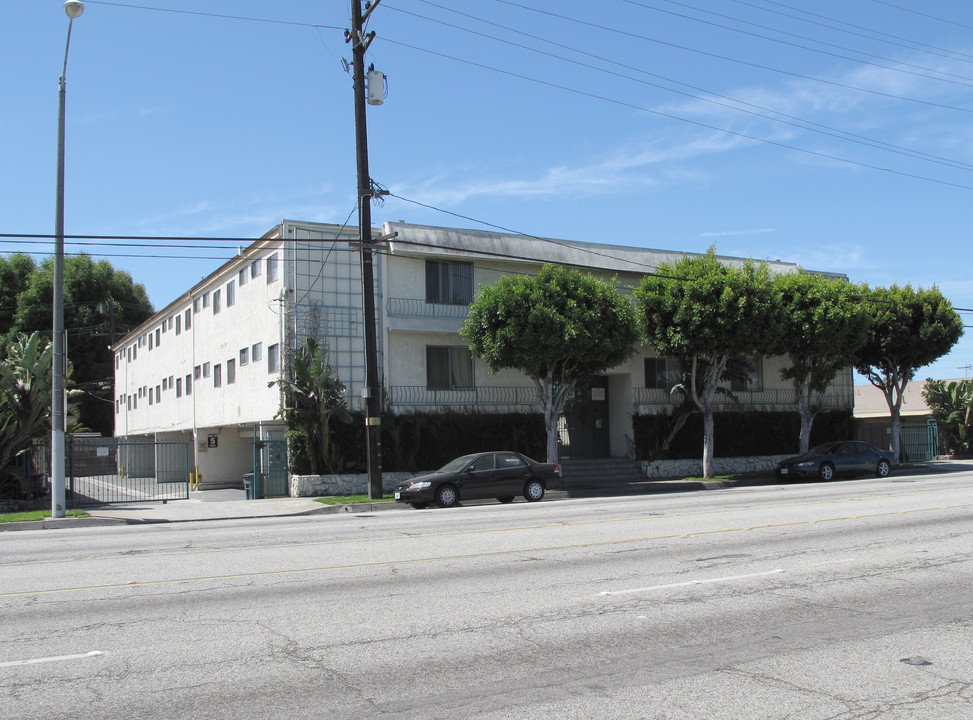 Palomar Apartments in Hawthorne, CA - Building Photo