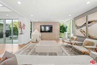 2736 Armacost Ave in Los Angeles, CA - Foto de edificio - Building Photo