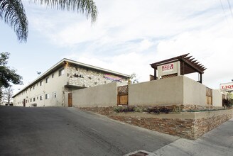 5441 Norwalk Blvd in Whittier, CA - Foto de edificio - Building Photo