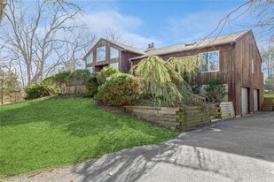 7 Clay Pit Rd in Remsenburg, NY - Building Photo