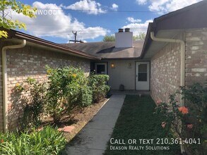 7220 Rimwood St in Live Oak, TX - Building Photo - Building Photo