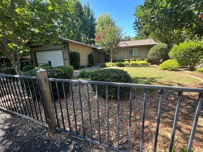 1230 Bidwell Ave in Chico, CA - Building Photo - Building Photo