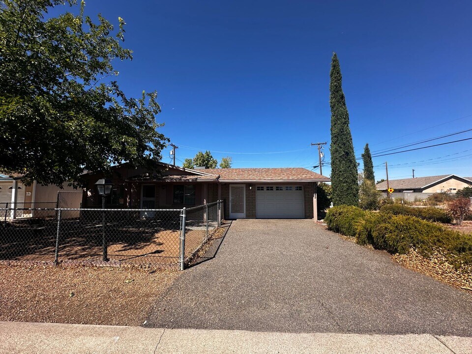 2545 Kemp Ave in Kingman, AZ - Building Photo