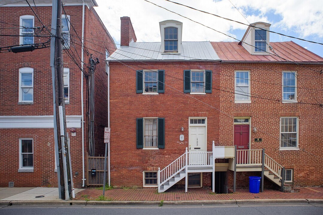 123 Cathedral St in Annapolis, MD - Building Photo