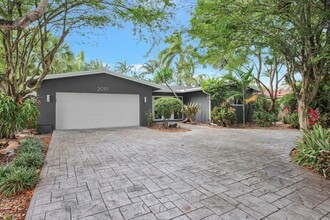 2017 NE 21st Ct in Wilton Manors, FL - Building Photo - Building Photo