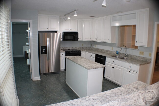 property at 6 Ardsley Ct
