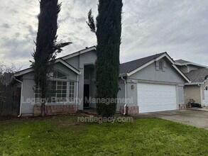 8450 Casablanca Way in Sacramento, CA - Building Photo - Building Photo